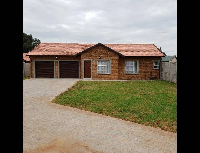 2 BEDROOM TOWNHOUSE FOR SALE IN KOOKRUS